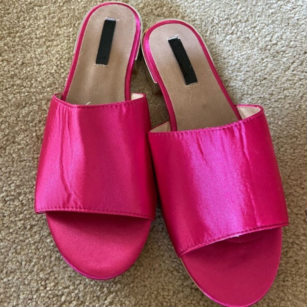 NWT I open toe PINK slides